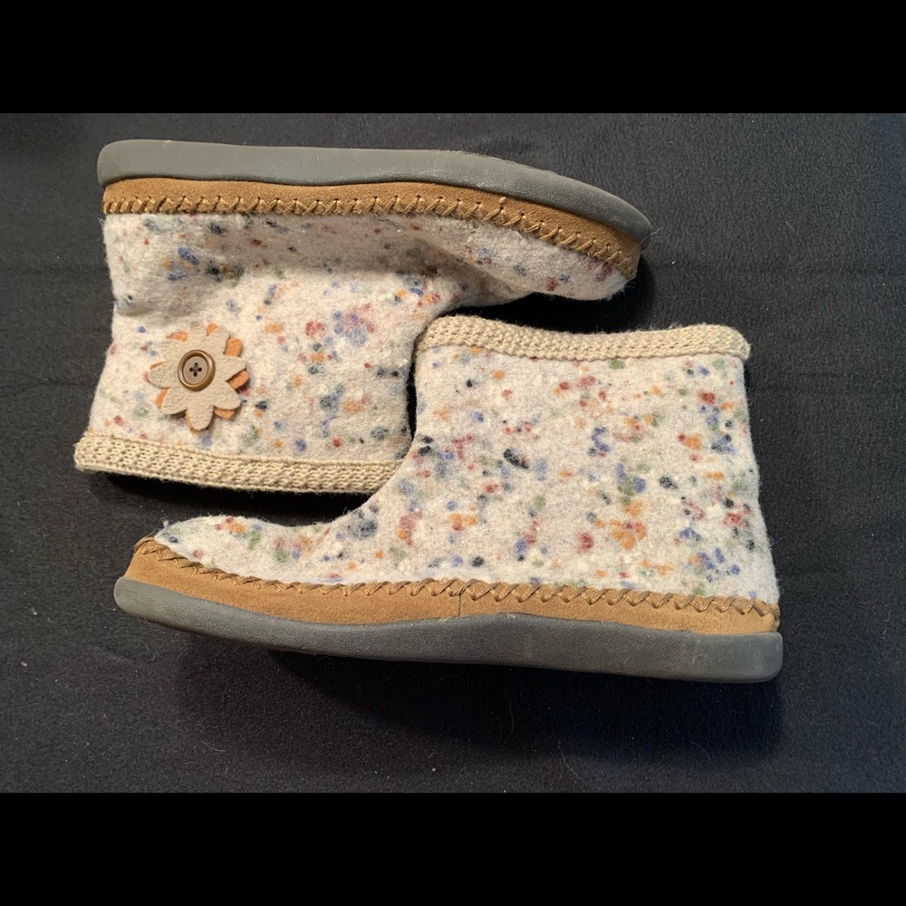 Holding for a bundle. Daniel Green wool bootie